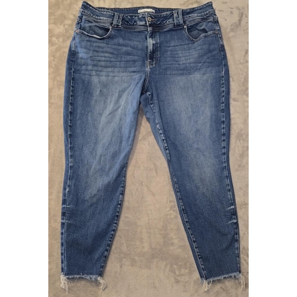 Kancan Jeans Women's 24 Blue Cropped Ankle Raw Hem Curvy Stretch Flattering Fit